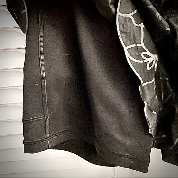Lululemon Rare Black Forest Shorts w/Bike Shorts Built-In/New/Sz 6/Ltd Edition - Picture 11 of 13
